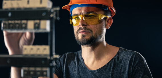 Avaliação de riscos em obras elétricas industriais: prevenção de acidentes e conformidade normativa - Contratto